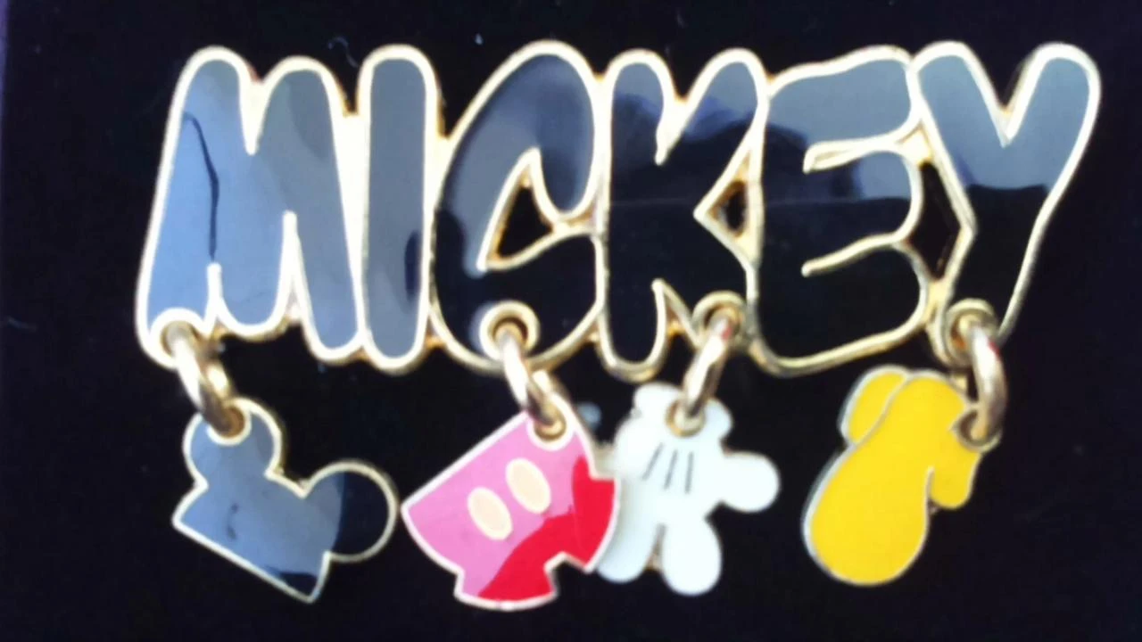 Pins disney Disneyland Paris : Mickey + vetements suspension
